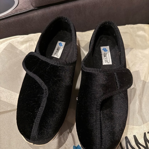 Foamtreads Shoes - Foamtreads Black Velvety Slippers